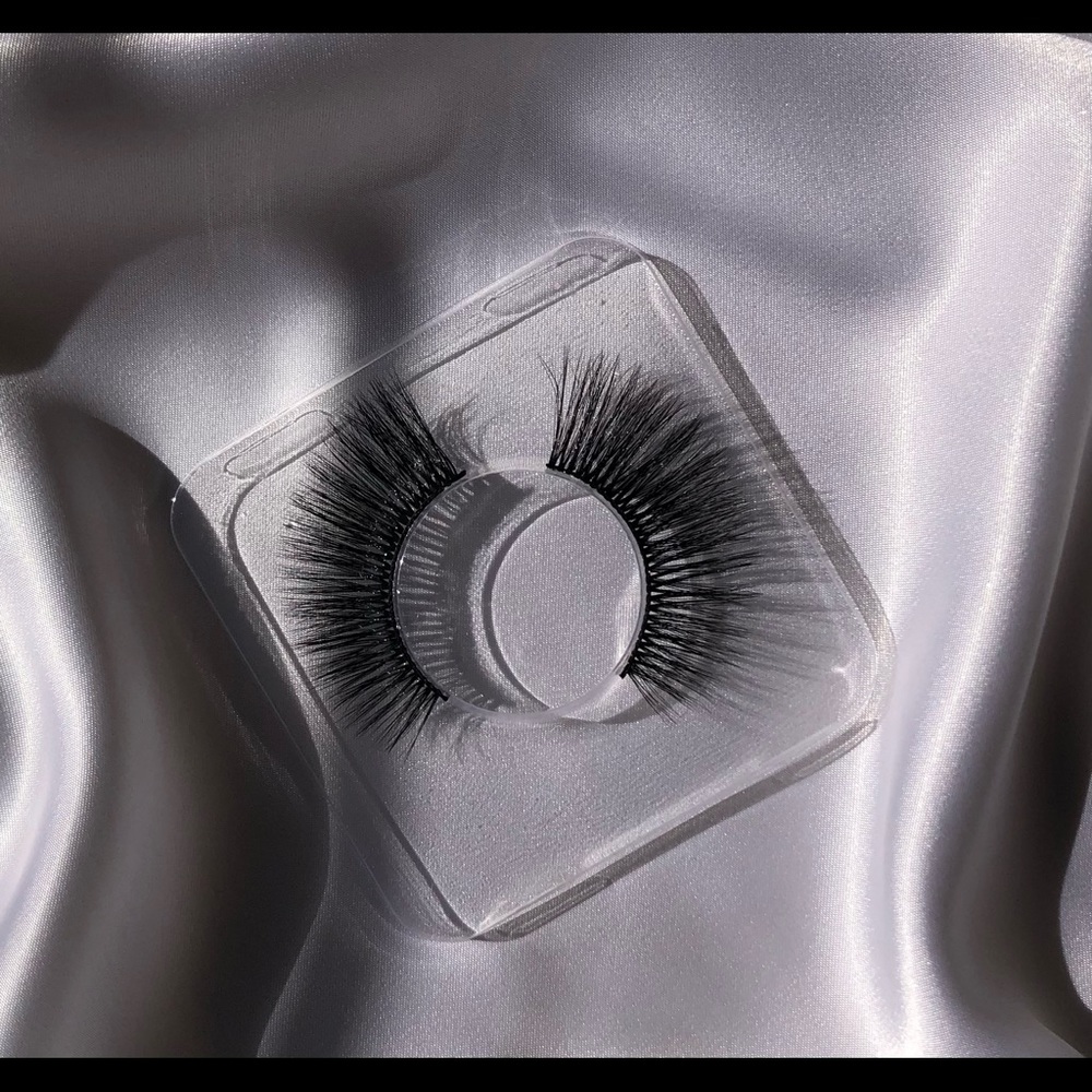 Eyelashes - Picture 2 of 7